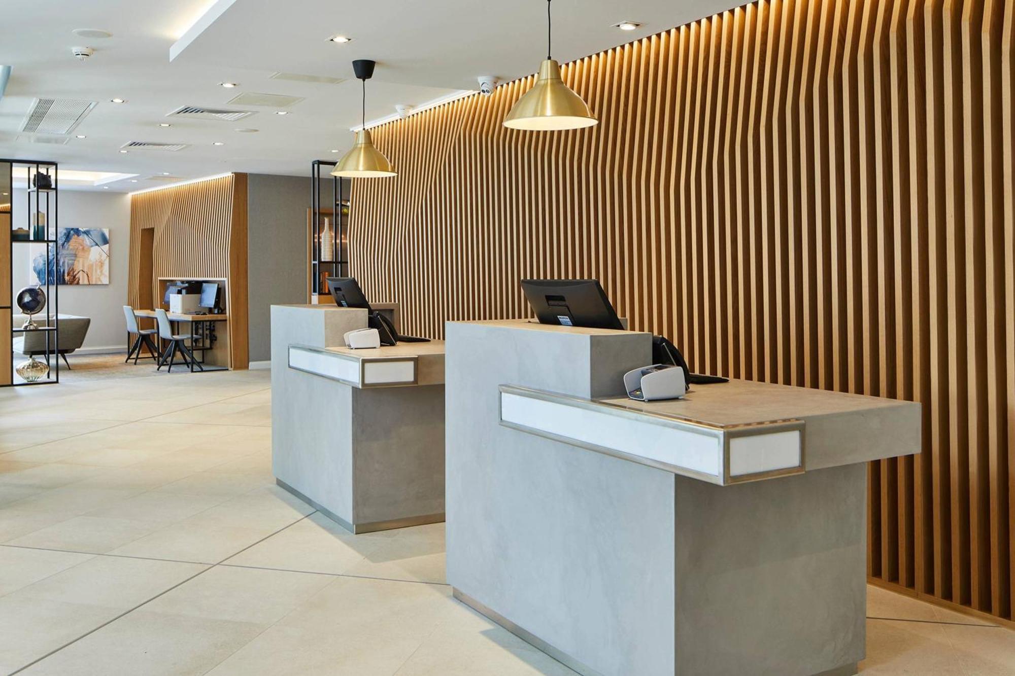 Courtyard By Marriott Oxford City Centre Экстерьер фото